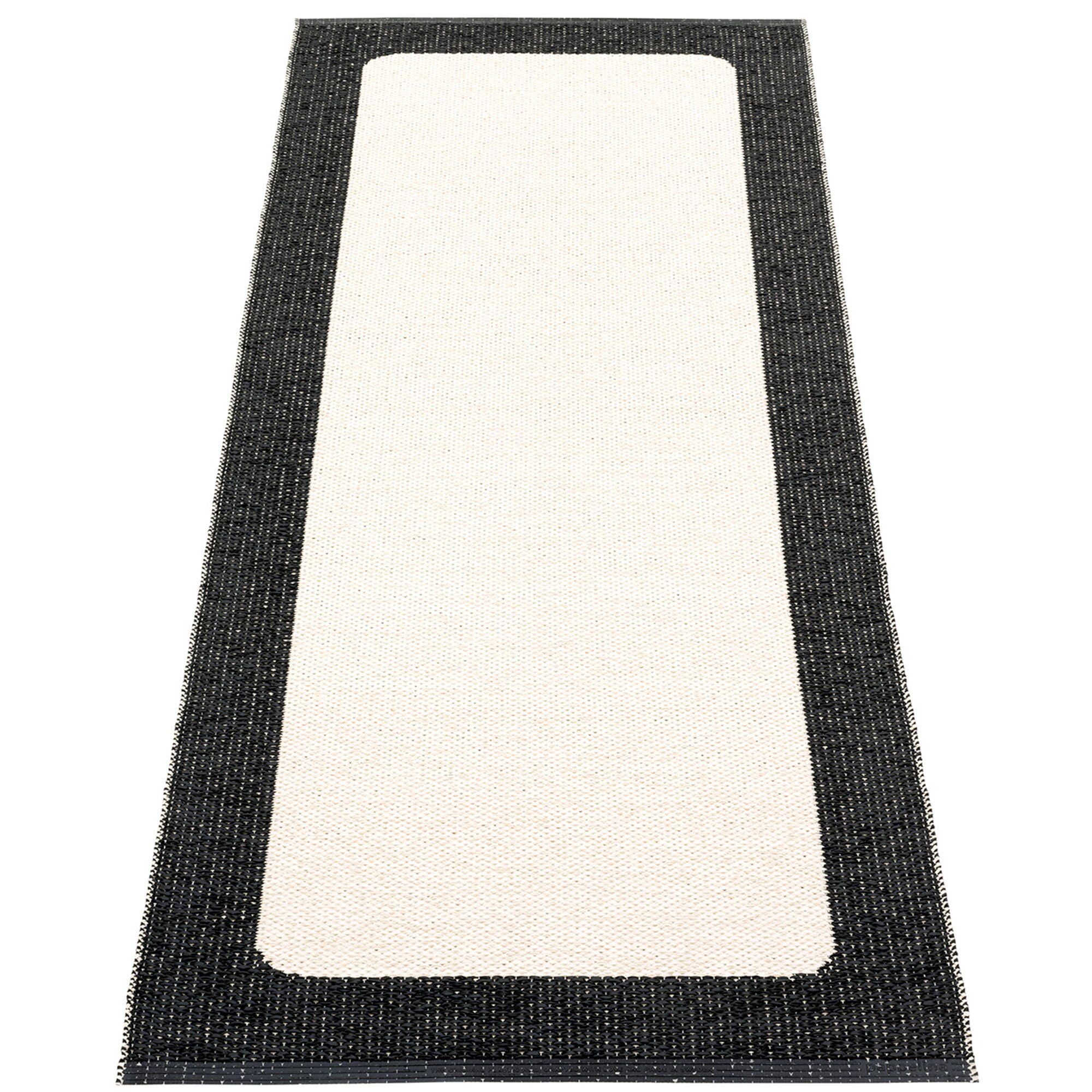 Gulvtæppe Ilda, 70 X 180 Cm., Black Vanilla fra Pappelina